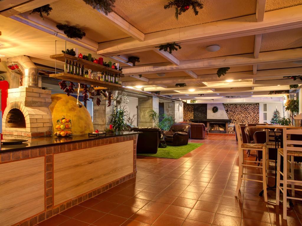 Apartments Flora-Daisy โบโรเวทส์ ภายนอก รูปภาพ