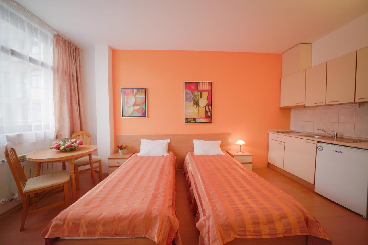 Apartments Flora-Daisy โบโรเวทส์ ภายนอก รูปภาพ